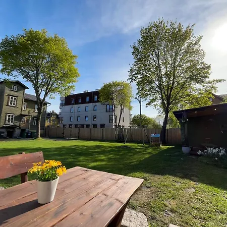 Garden Next To Telliskivi & Old Town 탈린